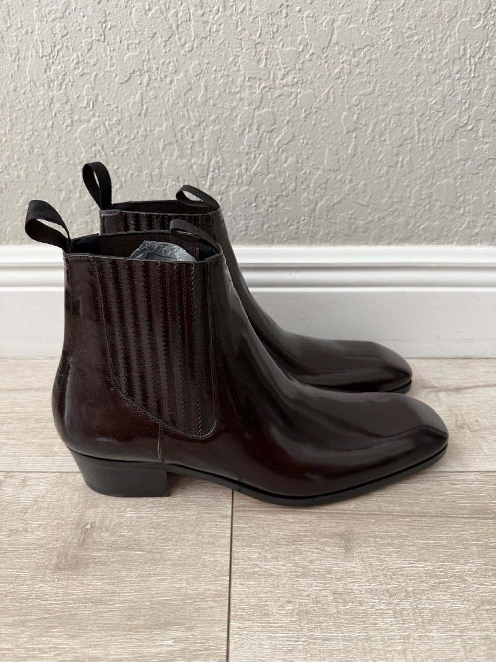 Tom Ford Men's 11.5 patent Leather Chelsea Boots in Dark Brown